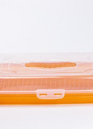 Прямоугольный поднос с крышкой, в оранжевом цвете из пластика для подачи, хранения, продуктов.