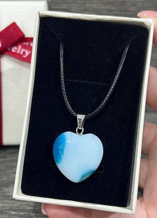 Подарок девушке натуральный камень голубой агат кулон в форме сердца на шнурке экошелк в коробочке