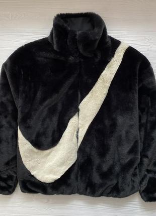 Оригинальная женская шуба от nike