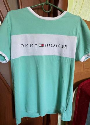 Футболка  tomy helfiger