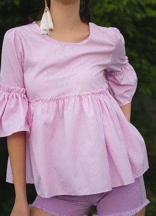Летняя розовая блуза с воланом