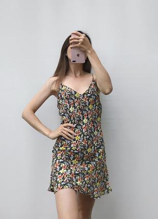Цветочное платье на бретелях miss selfridge мини женское весеннее летнее в цветах вискозное натуральное платье