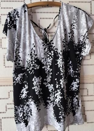 Блузка, черно- белая, с глубоким вырезом