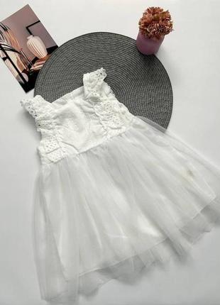 Біла сукня з фатином