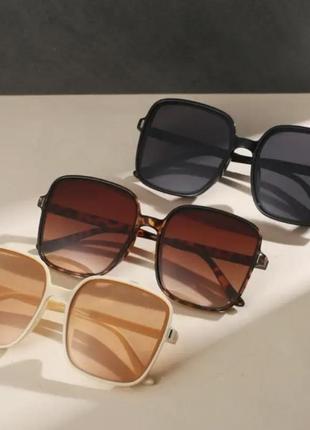 Нові квадратні сонцезахисні окуляри