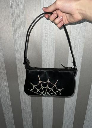 Кастомна сумка-багет з павутинкою