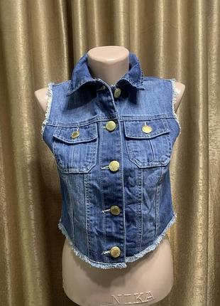 Джинсова жилетка denim&co укорочена розмір 8/s колір синьо-блакитний