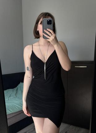 Базові чорні міні сукні