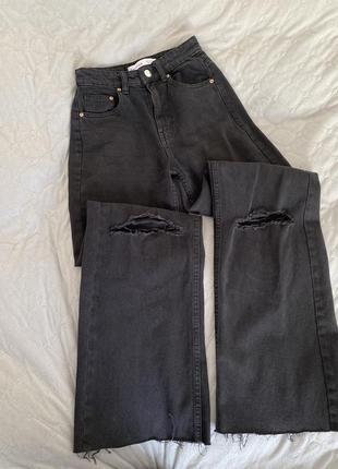 Трендові чорні джинси з розрізами bershka