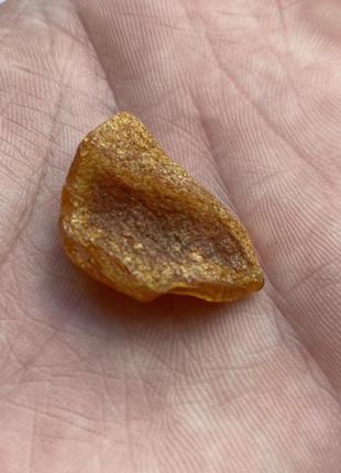 Янтарь необработанный камень  натуральный янтарь  23*15*7 мм