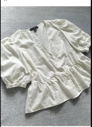 Молочная блуза из прошвы с рукавами-фонариками
