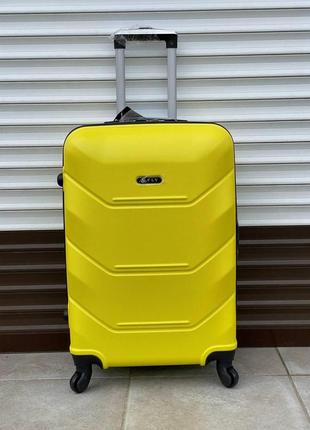 Большой дорожный пластиковый чемодан на 4 колесах