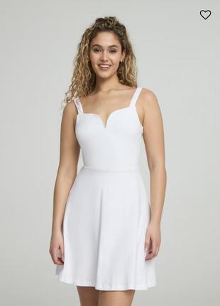 Платье с косточкой на груди