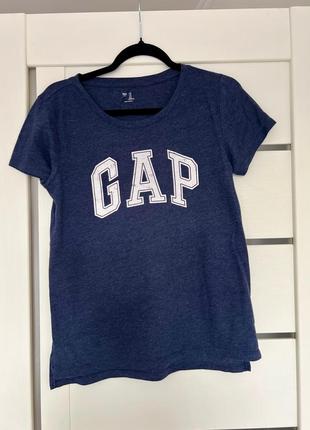 Женская футболка бренд gap размер s синяя
