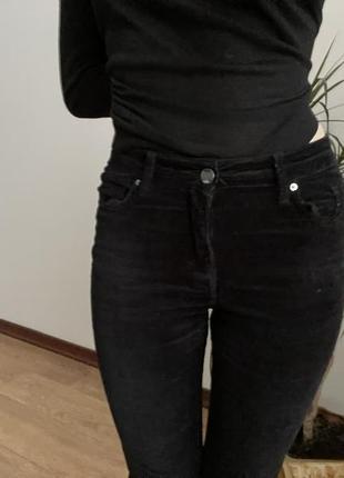 Вельветові чорні прилягаючі брюки h&m xs