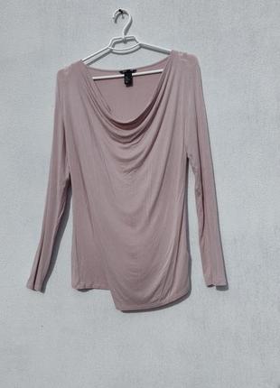 Очень мягенький нежный светло розовый джемпер блуза с декольте h&m