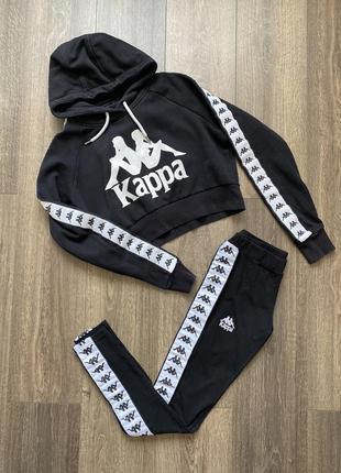 Фирменный костюм kappa оригинал на лампасах кроп худи и лосины