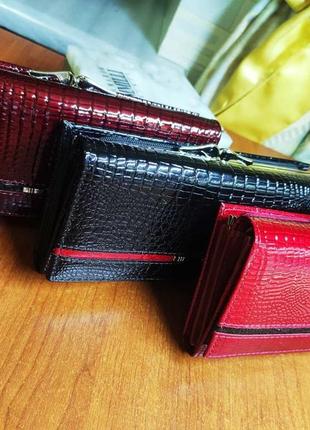 Кошелек (гаманець). кожа+лак. бордо, черный, красный.