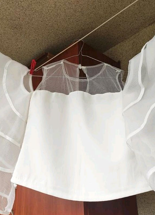 Блуза нарядная. белая