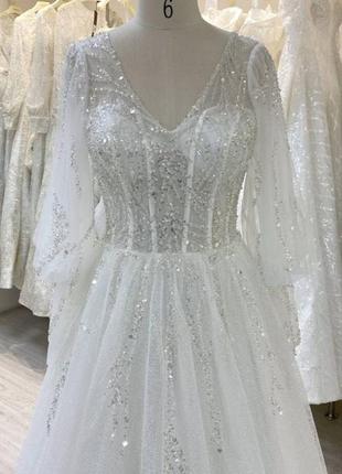 Расшитое свадебное платье
