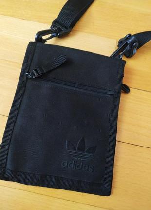Черная сумка через плечо adidas
