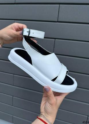 Женская обувь, белые босоножки из натуральной кожи