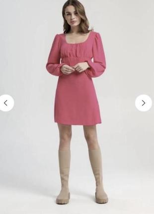 Розовое платье корсетного типа