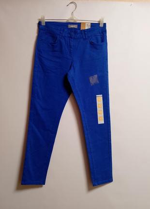 Новые джинсы цвета кобальт #693#