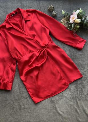 Атлас на платье искусственный шелк красная с драпировкой
