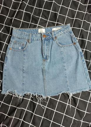 Стильная джинсовая юбка с необработанным краем