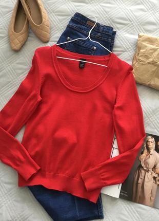 Легкий свитер в красном цвете размер l