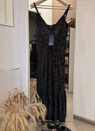 Неймовірна оксамитова сукня від італійського бренду blossun