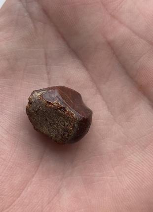 Бурштин необроблений камінь натуральний бурштин 13*12*11 мм