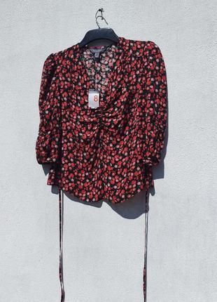 Яркая цветочная красная блуза primark с поясом