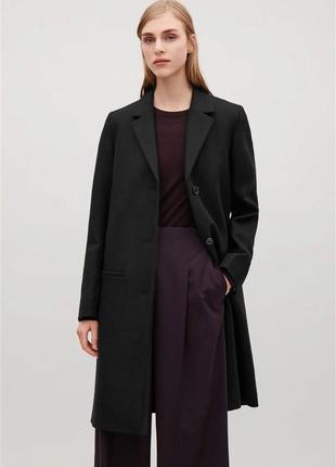 Шикарное пальто прямого кроя cos, оригинал, состояние нового размера 40.  73% шерсть 5% кашемир