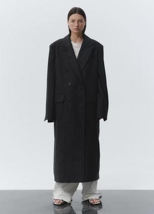 Сіре пальто з акцентними плечима довге пальто massimo dutti серое платье в полоску пальто с подплечниками тренировка пальто двубортное пальто миди