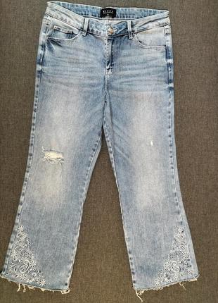Стильные джинсы с вышивкой mohito p.38