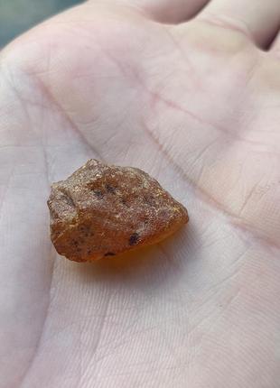 Бурштин необроблений камінь натуральний бурштин 20*15*9 мм