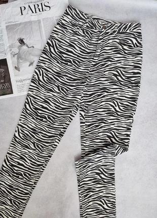 Женские черно белые брюки джинсы в полоску зебровый принт skinny скинни с разрезами внизу на высокой посадке