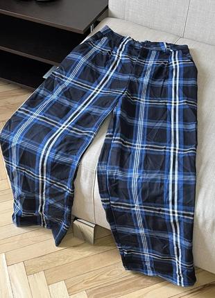 Актуальні картаті брюки, штани піжамного типу з платної тканини
