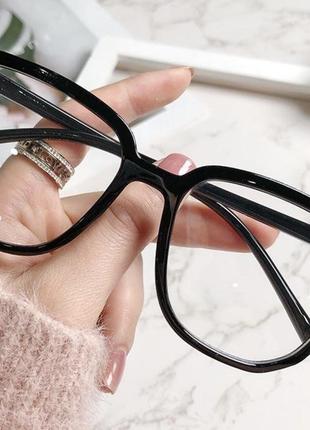 Дуже красиві окуляри для іміджу є ціна ж бірка упаковані купляла за 450 віддам за 250