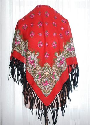 Шерстяной платок хустка шестяная в украинском стиле с бахромой.