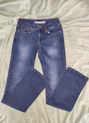 Жіночі джинси прямого крою