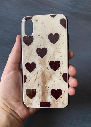 Чехол на iphone x/xs стекло и плотный силикон по бокам, бежевый в коричневые сердечки