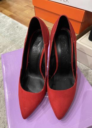 Червоні  замшеві туфлі