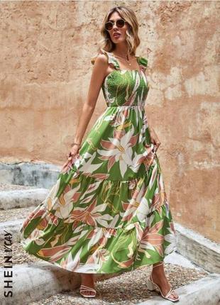 Длинное зеленое платье тропик