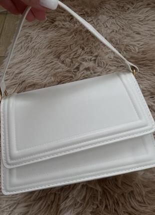 Идеально белая сумочка