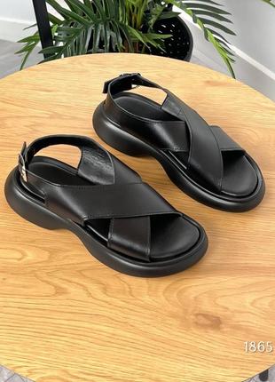 Кожаные босоножки с кулисками крест