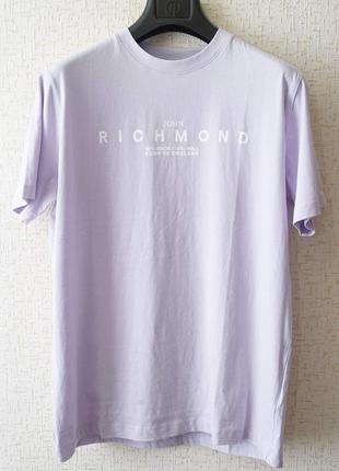 Чоловіча футболка john richmond бузкового кольору.