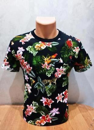 Стильная хлопковая футболка в яркий принт успешного шведского бренда h&m